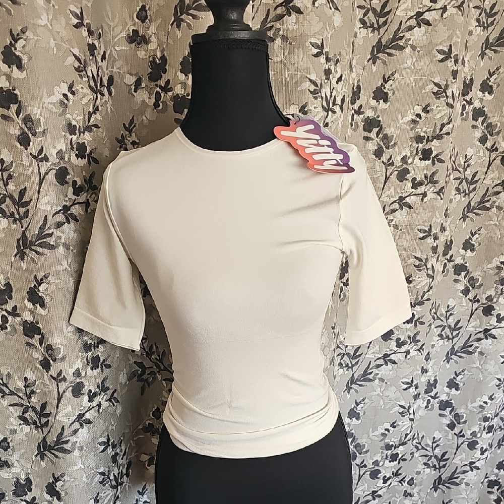 YITTY Women's Cream Short Sleeve Tee